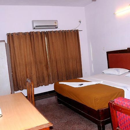 Srs Regency Hotel Anantapur Kültér fotó