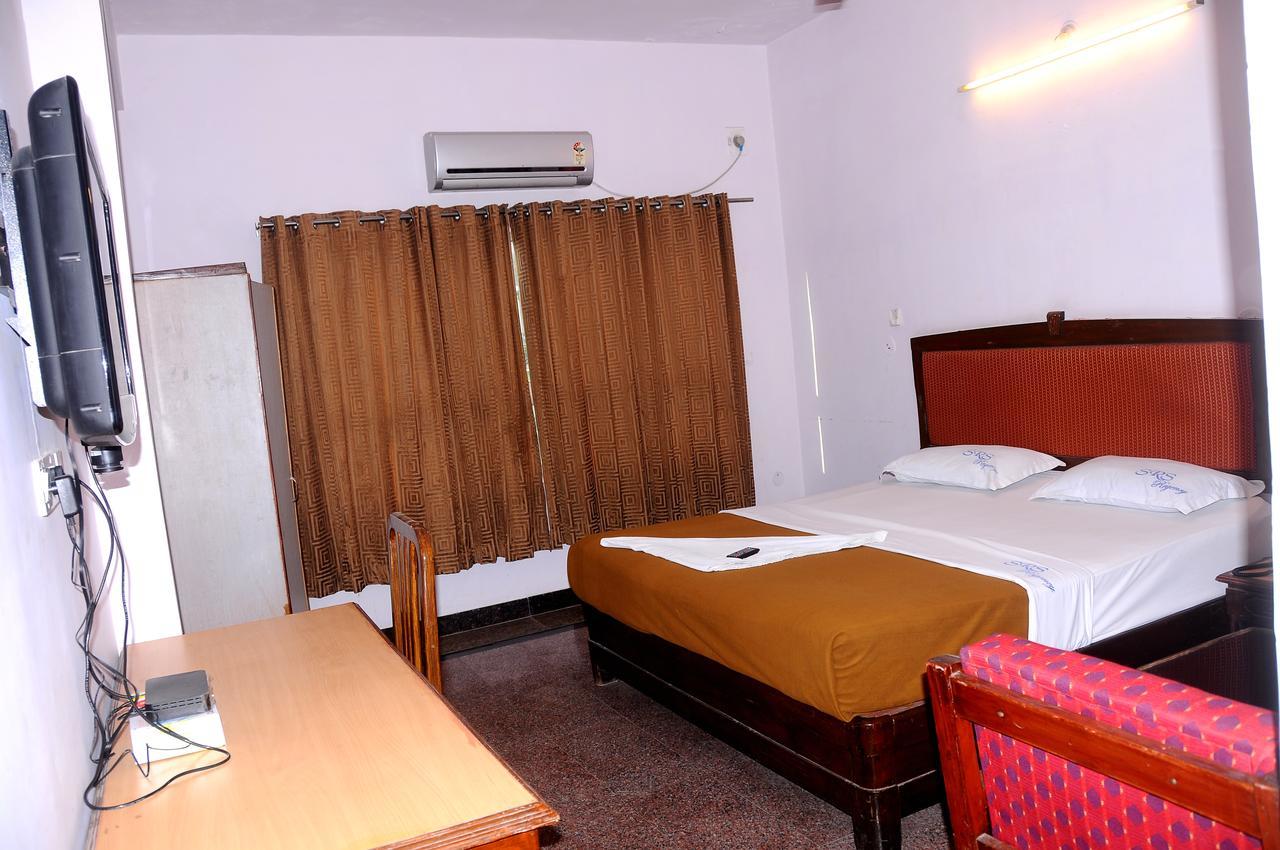 Srs Regency Hotel Anantapur Kültér fotó
